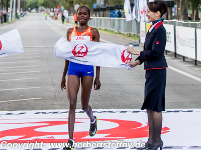 Brigid Kosgei im Ziel