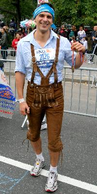 Lederhosenmann Christian Breu lief in New York 3:19 - Foto: Herbert Steffny