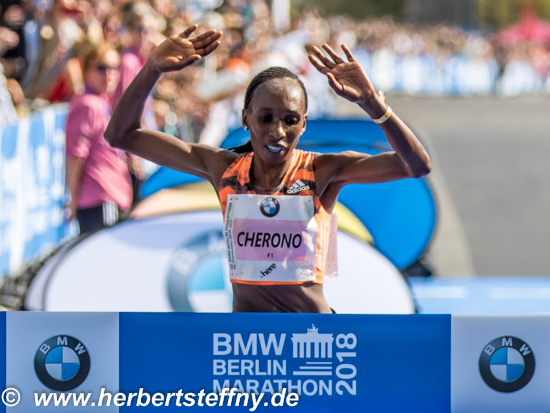 Gladys Cherono Berlin 2018 im Ziel